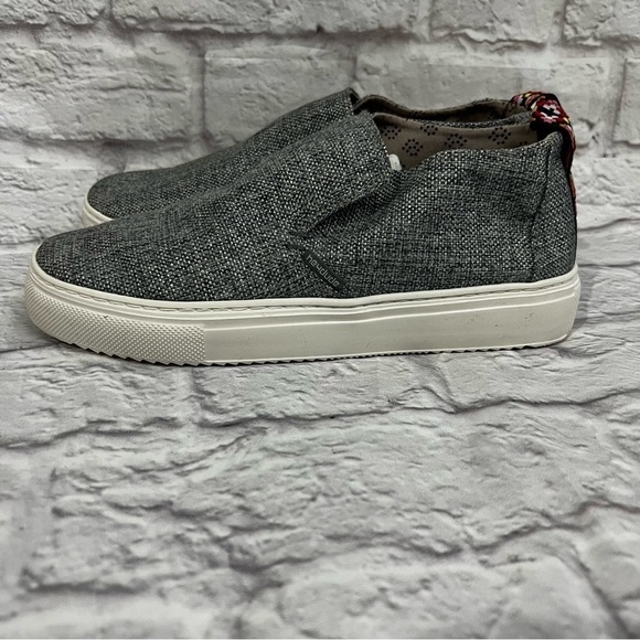 HEY DUDE PEYTON LINEN WOMEN'S CASUAL SHOE 7 slip on no laces mid top sneaker - Picture 1 of 9